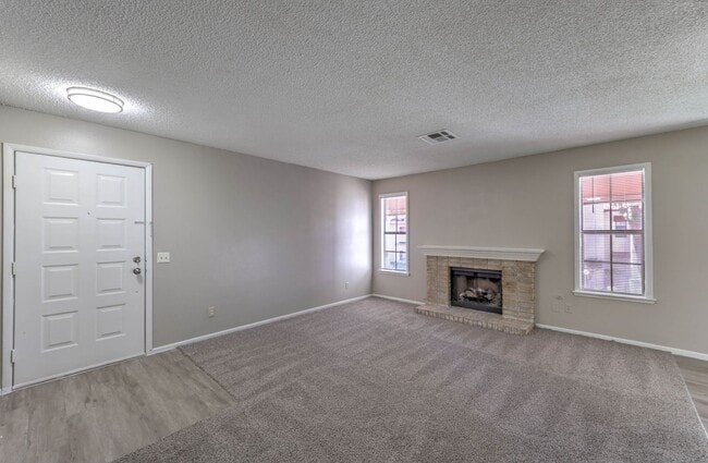 Building Photo - Newly RENOVATED Two Bedroom, 2 Bathroom Condo