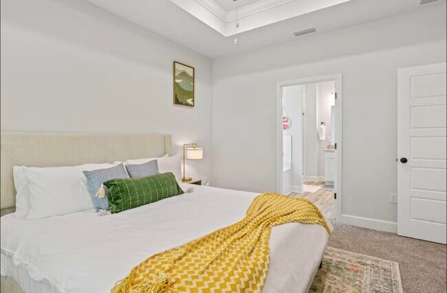 Building Photo - 2047 Hansel Hl Dr