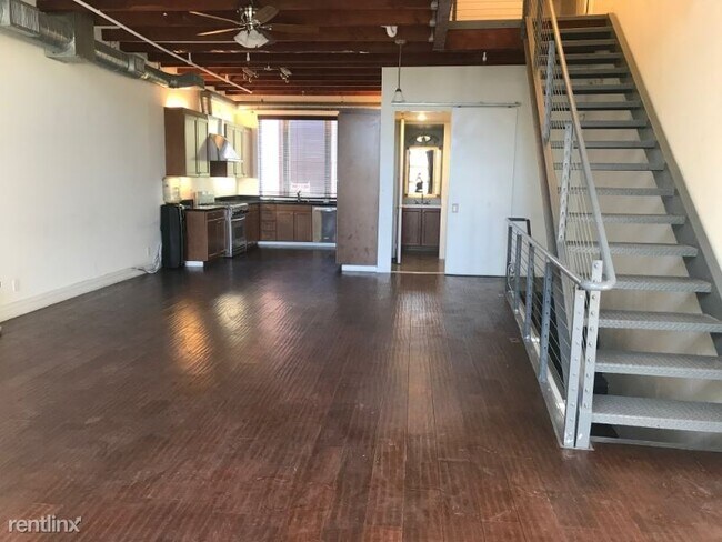 Building Photo - 2 br, 2 bath Townhome - 145 E City Place Dr