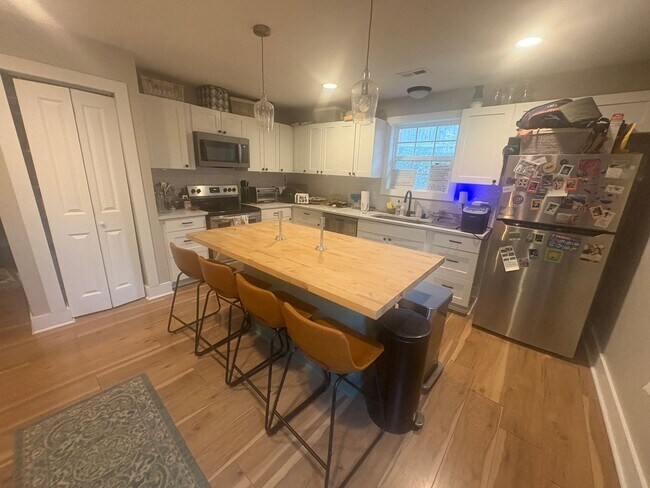 Building Photo - 2 Bed, 2 Bath home in North Knoxville