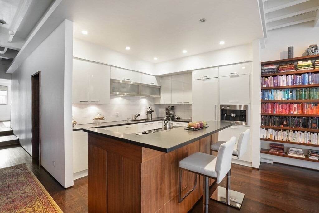 Building Photo - 132 Commonwealth Ave