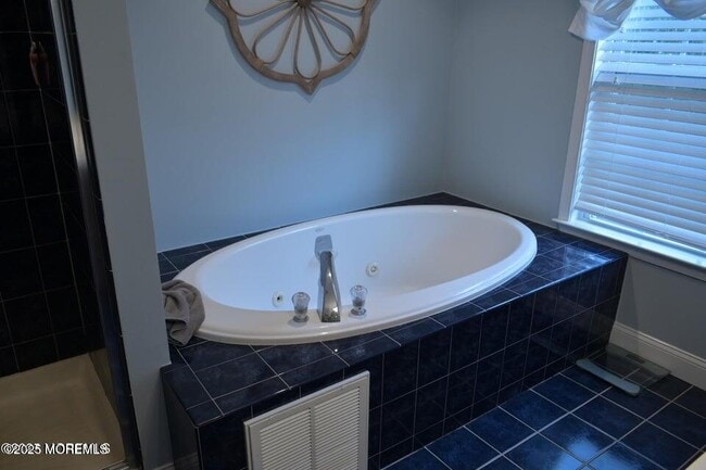 Building Photo - 1439 Oakwood Hollow Ln