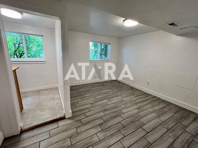 Building Photo - 3213 Rushton Ln