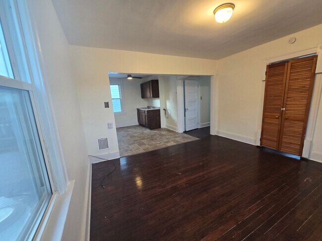 Building Photo - 2903 Evergreen Ave