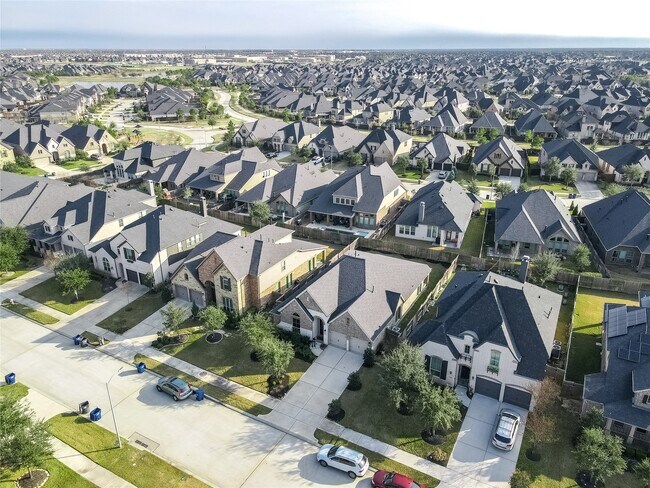 Building Photo - 28431 Asher Falls Ln