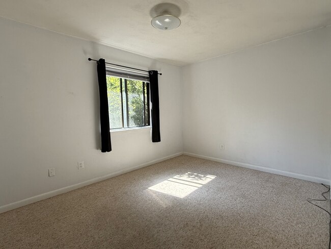 Building Photo - 509 Sunrise Dr