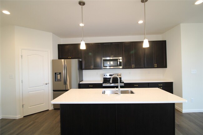 Building Photo - 37 Wingtip Ct