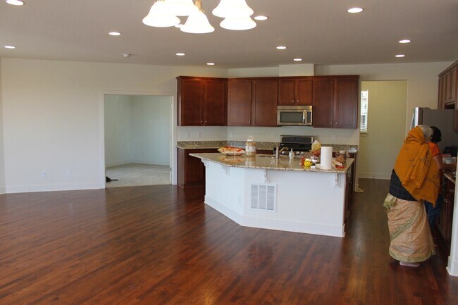 Building Photo - 10334 Kenneth Dr