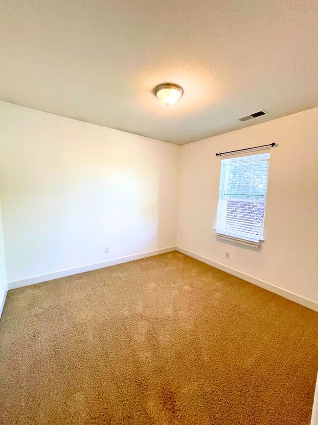 Building Photo - Beautiful 4 bed/ 3.5 bath in Natomas!