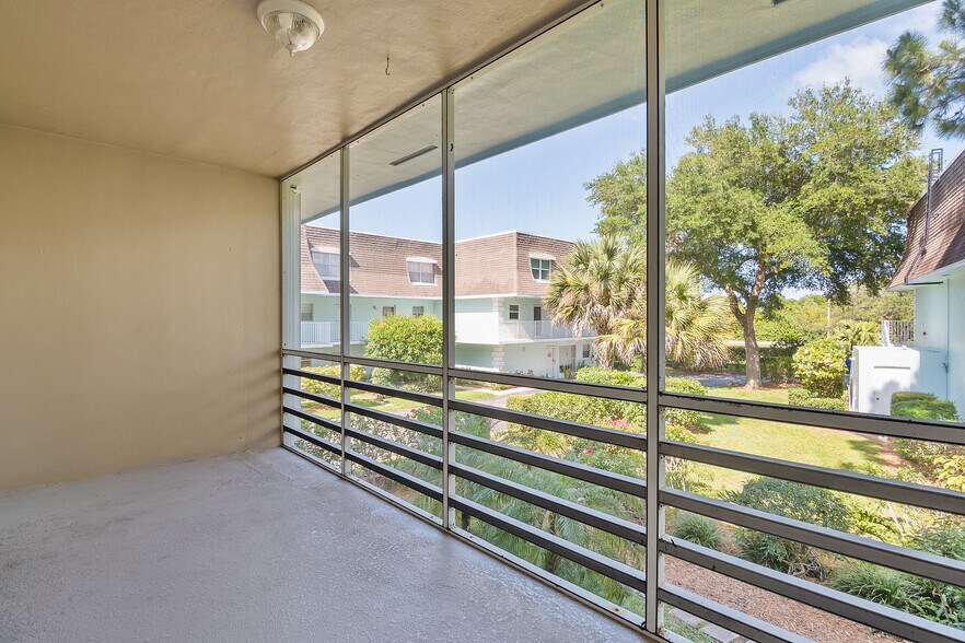 Building Photo - 1901 Indian River Blvd