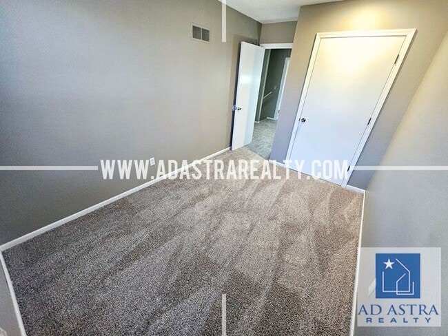 Building Photo - Nice 3 bed 1.5 bath townhouse in Olathe-Coming SOON!!