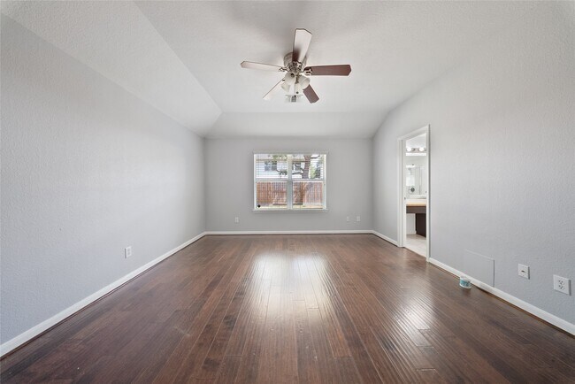 Building Photo - 2219 Rocky Hollow Ln