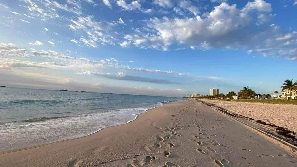 Building Photo - 1521 NE 51st St