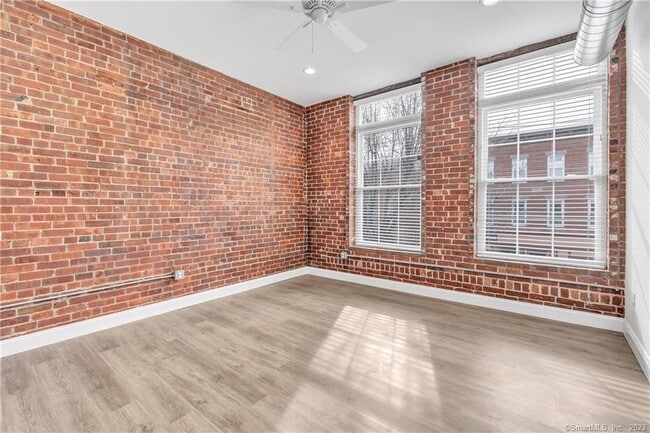 Building Photo - 475 Howe Ave