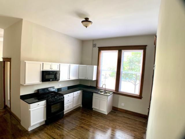 Building Photo - 3 bedroom in Chicago IL 60623