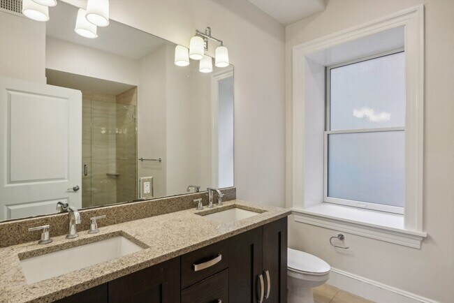 Building Photo - 1471 Beacon St