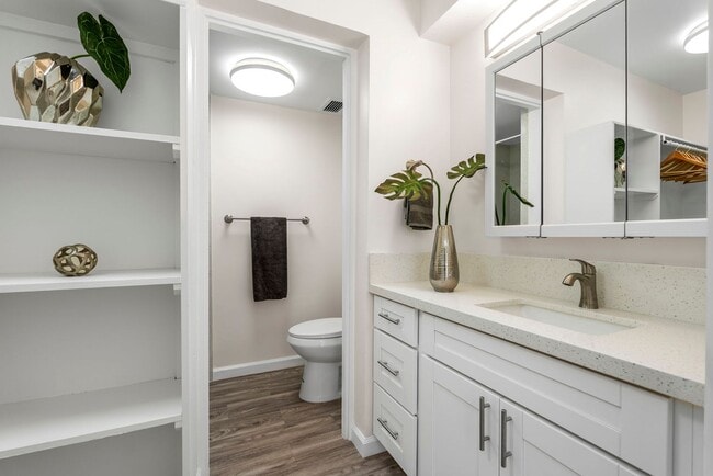 Building Photo - Coty Tower 703