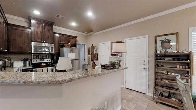 Building Photo - 4020 Golden Eagle Dr