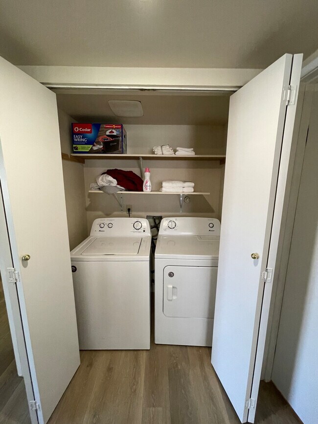 Building Photo - 604 N Columbia Center Blvd