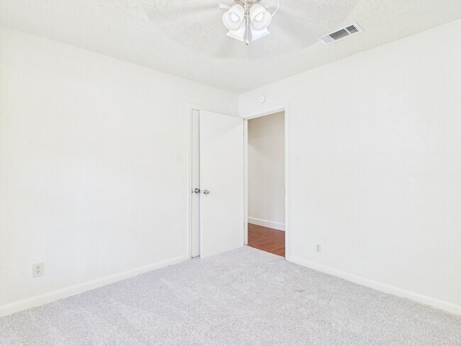 Building Photo - 2702 Cavitt Ave