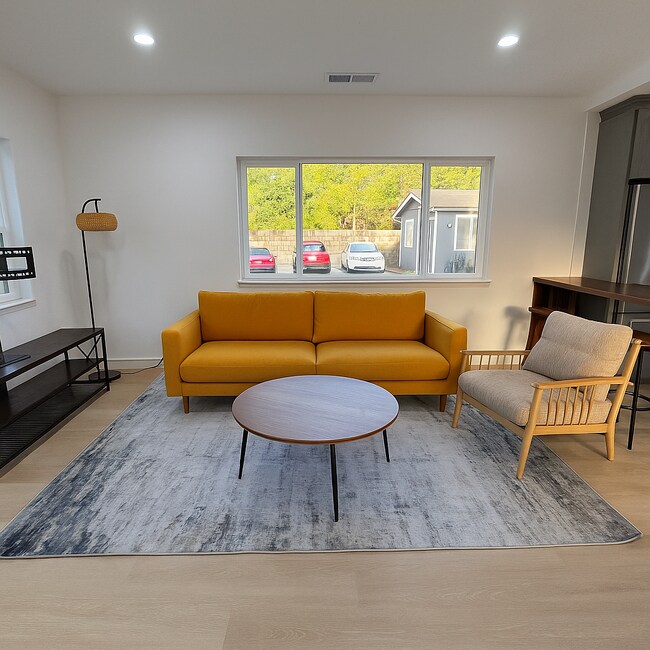 Primary Photo - 1053 Brommer St