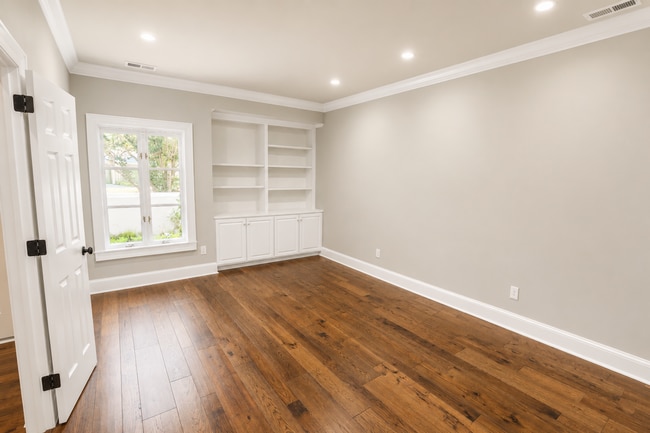 Building Photo - Elegant 3-Bedroom Home with Two-Car Garage in Landfall Community - Available August 2026 to Janua...