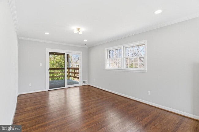 Building Photo - 9116 Hamilton Dr