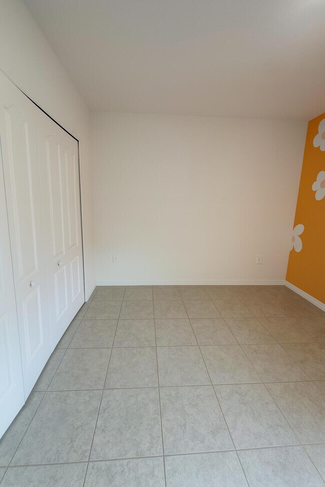 Building Photo - 1963 SW Import Dr