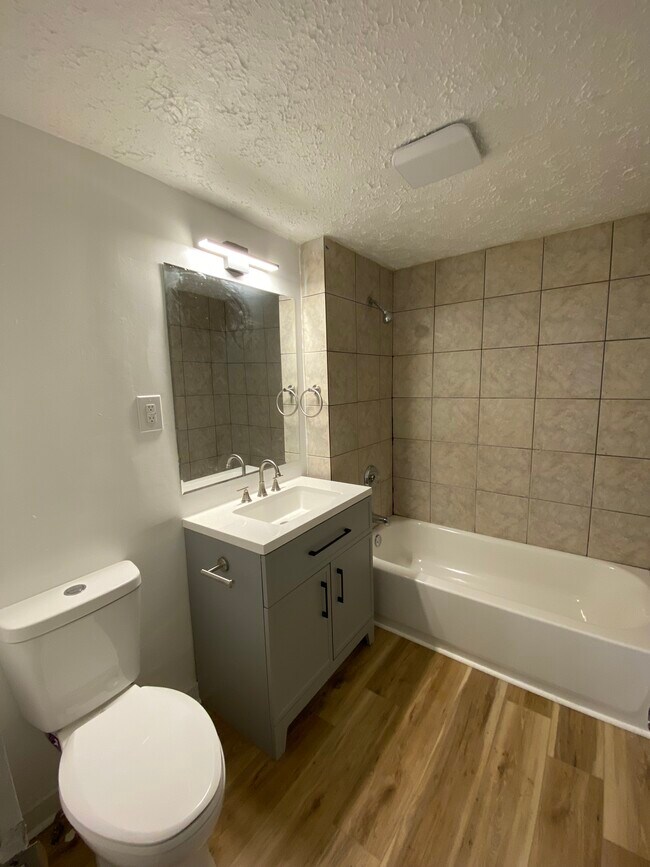 Building Photo - 310 N 27th St