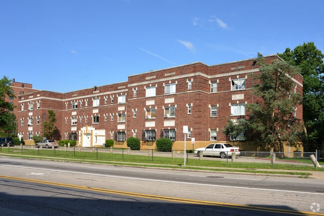 Primary Photo - Entowne Manor