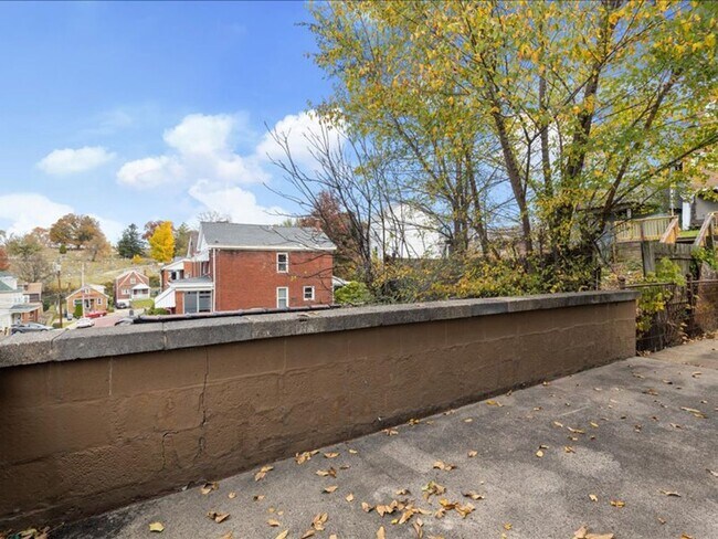 Building Photo - Updated 2 Bed, 1.5 Bath Home in Carrick For Rent – Move-In Ready