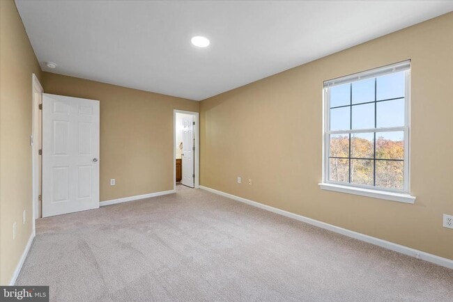 Building Photo - 400 Emily Ln