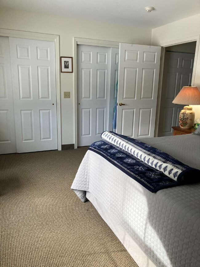 Building Photo - 2 Bedroom, Office and 1.5 bath in the Village of Fairport - Available May 2026! $2,650/month