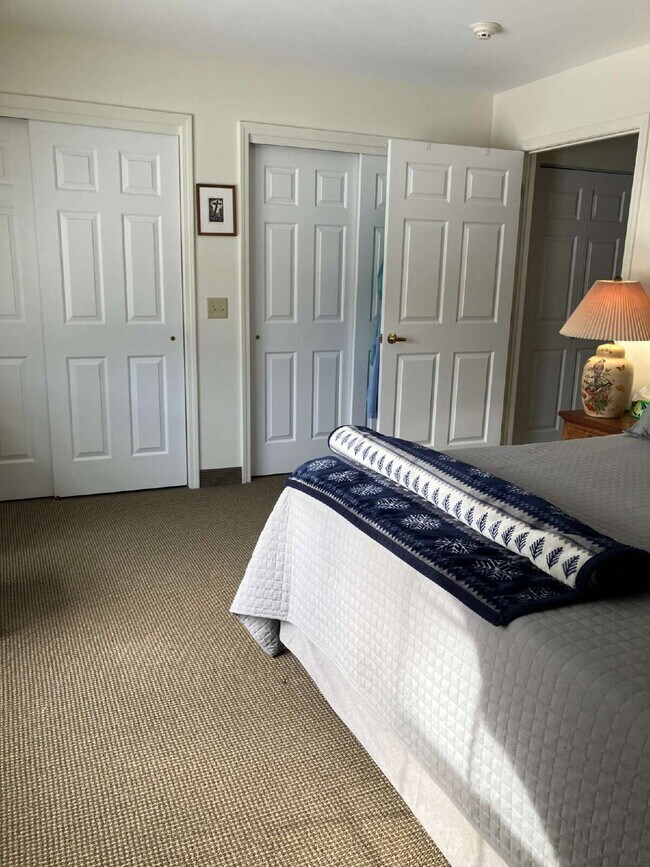 Building Photo - 3 Bedroom/Office 1.5 bath in the Village of Fairport - Available May 2026! $3,050/month