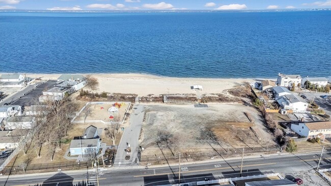 Building Photo - 19 7th St