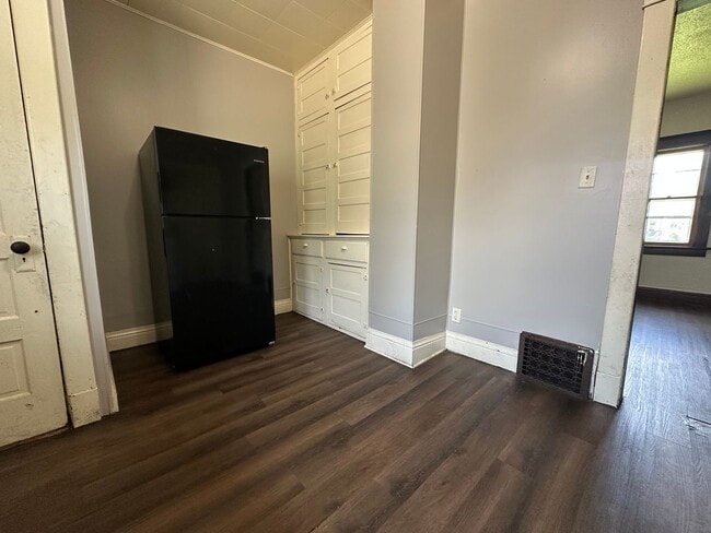 Building Photo - 3 bed, 1 bath home for rent in Waterloo