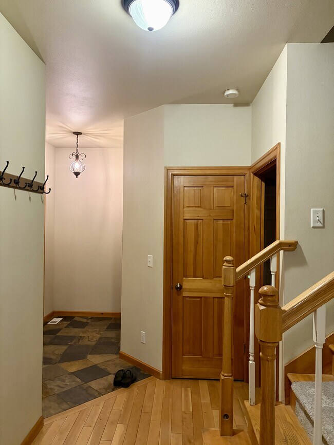 Building Photo - 2285 James Cir