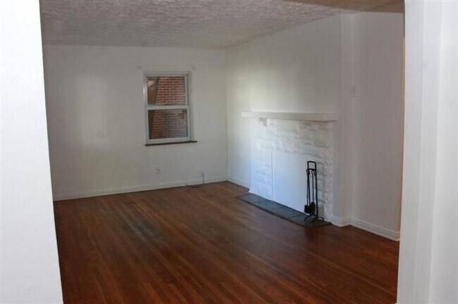 Building Photo - 1813 Brookline Ave