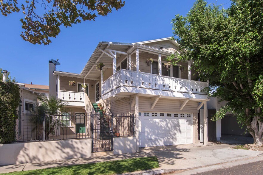 Building Photo - 7463 Willoughby Ave