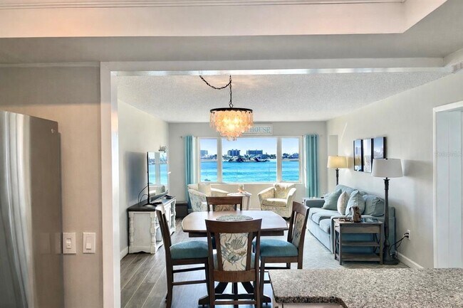 Building Photo - 4550 Cove Cir