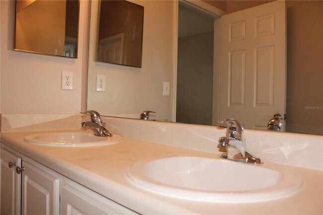 Building Photo - 5711 Bentgrass Dr