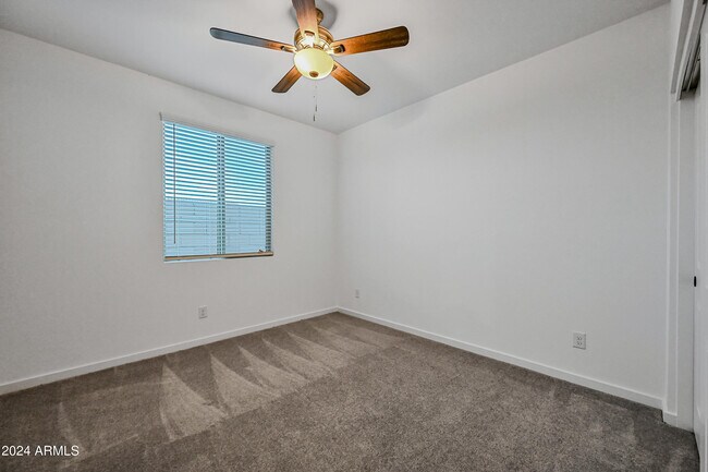 Building Photo - 25303 W Bowker St