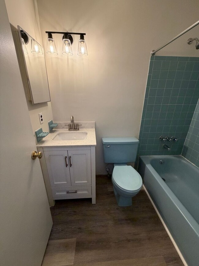 Building Photo - 222 Merion Rd