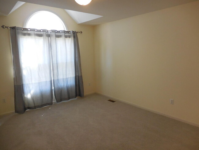 Building Photo - 3020 Gallinger Dr