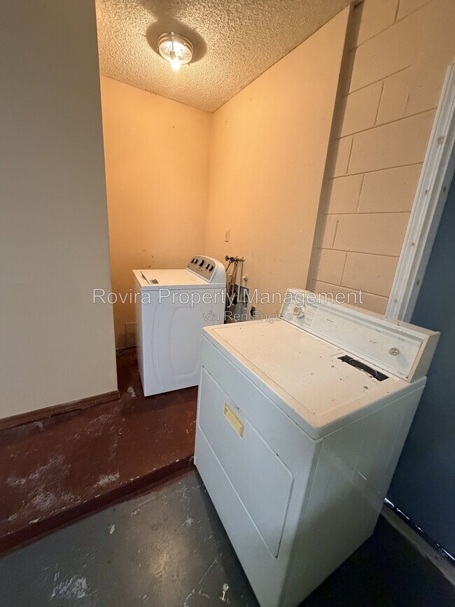 Building Photo - 602 Wallaby Ln