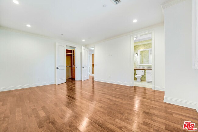 Building Photo - 219 S Willaman Dr