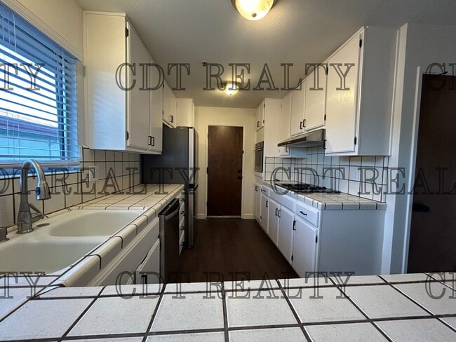 Building Photo - 717-725 California Street