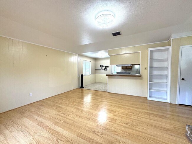 Building Photo - 4801 Fairhaven St