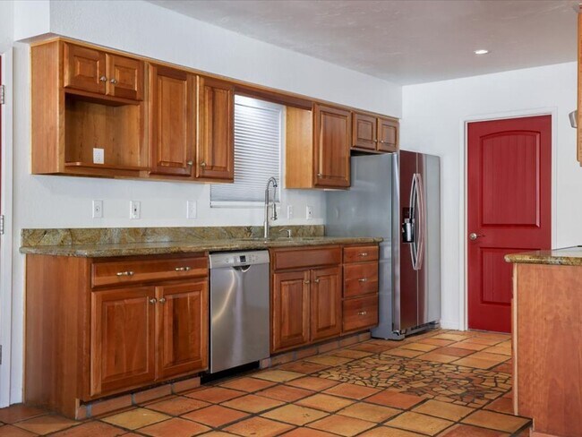 Building Photo - ? Stunning Mountain-View Home with Private Pool & All Utilities Included!!