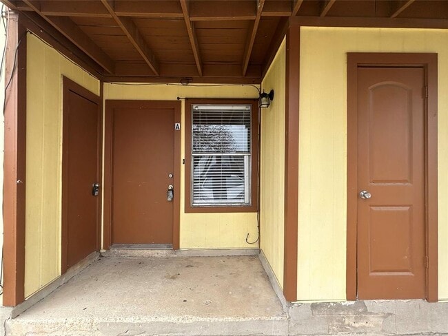 Building Photo - 2300 Cedrick Cove